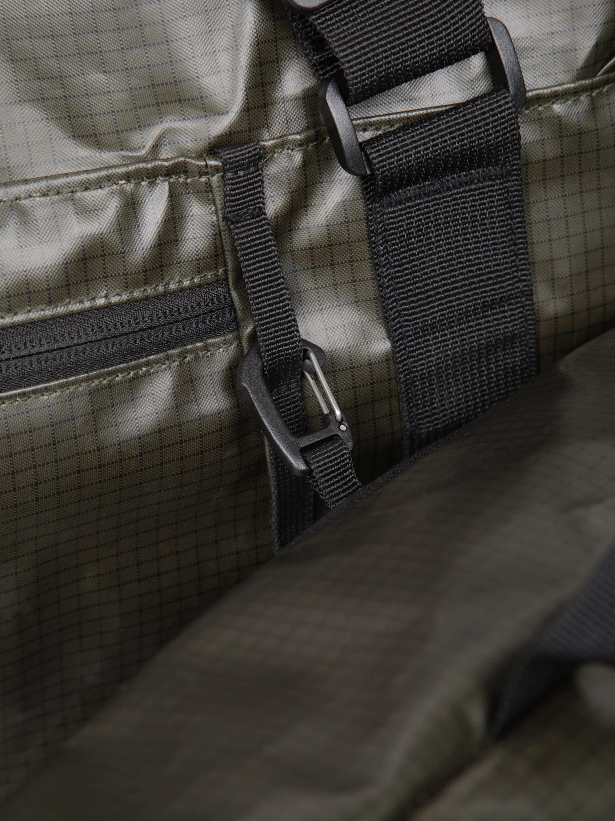 EMS Rove Packable Holdall 85L Bag - Image 2